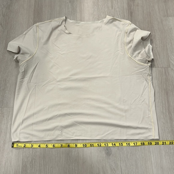 Lululemon lab Cropped Train T-Shirt - Picture 6 of 6